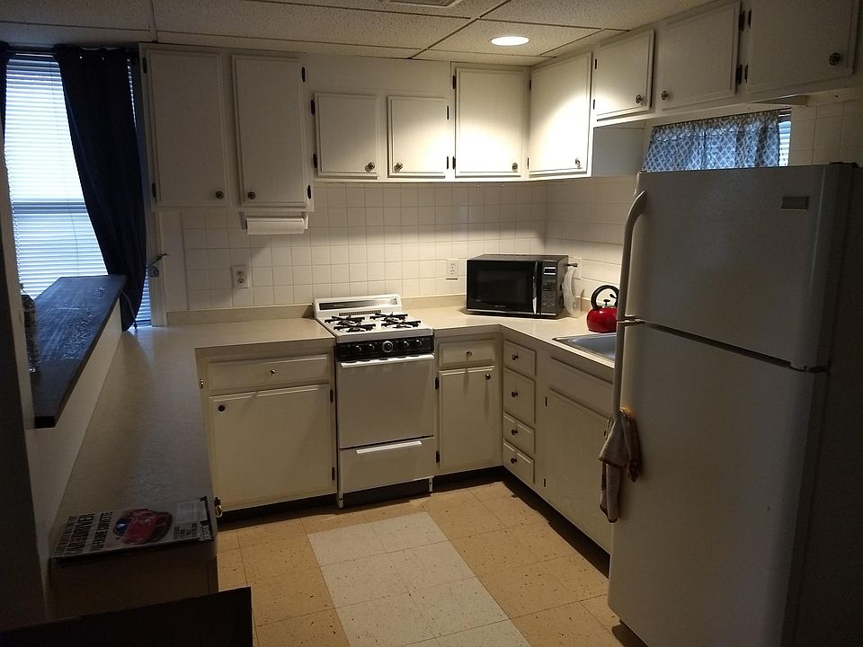 2nd image of 118 Ensign Ave