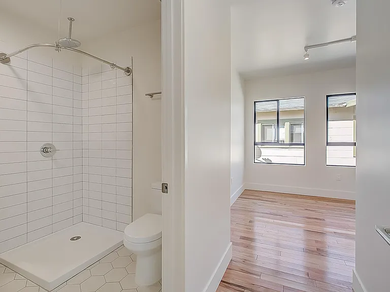 513 N Heliotrope Dr #515 — Photo 9