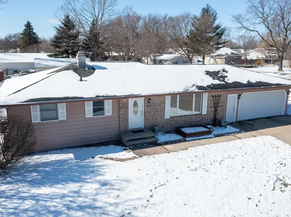 1001 Violet Ln, Little Chute, WI 54140