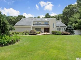 12 Polo Ct, Woodbury, NY 11797