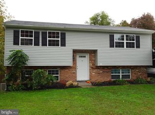 16 Reubens Cir, Newark, DE 19702