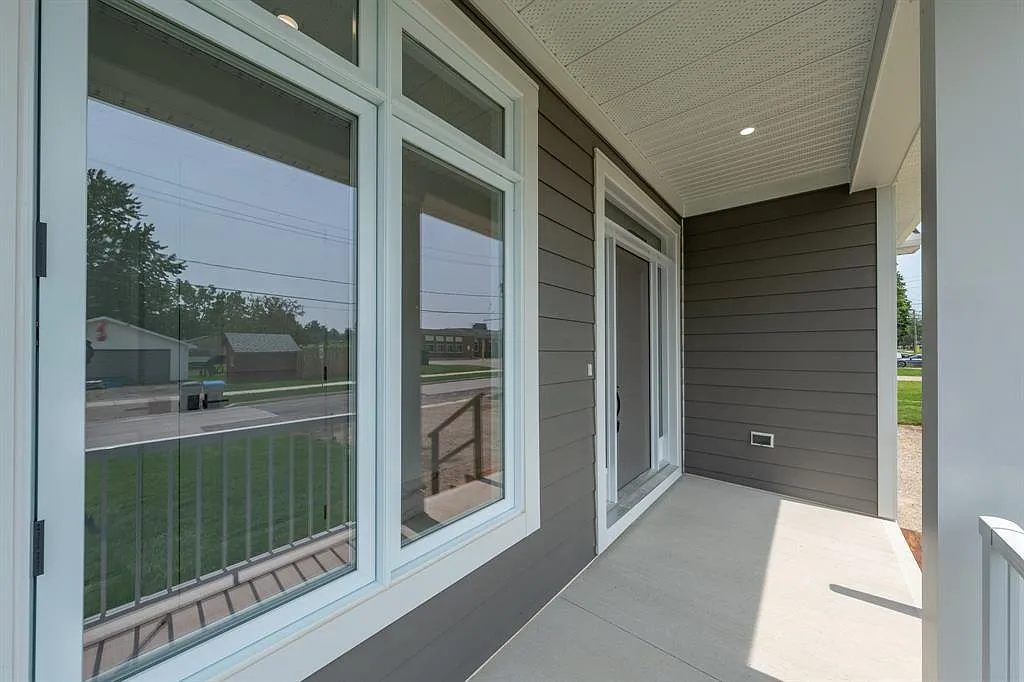 4 bed, 1227 sqft, $2,500 — Photo 2