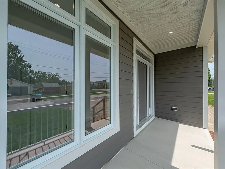 397 Victoria St — Photo 2