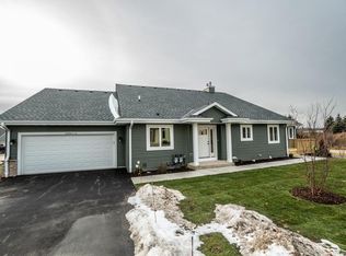 W206N16178 Stonebrook Dr, Jackson, WI 53037