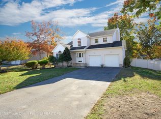 2111 Cedarview Dr, Toms River, NJ 08757