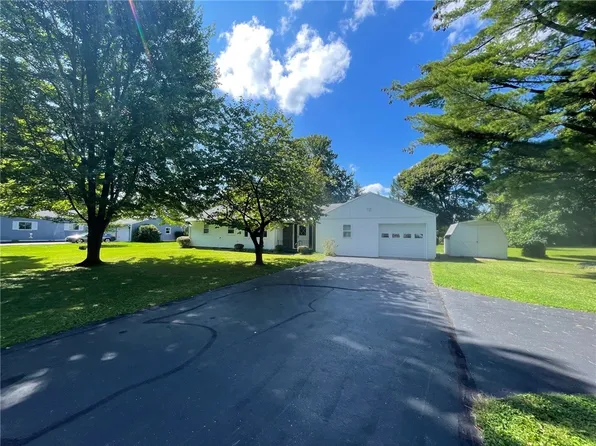 538 White Springs Rd, Geneva, NY 14456
