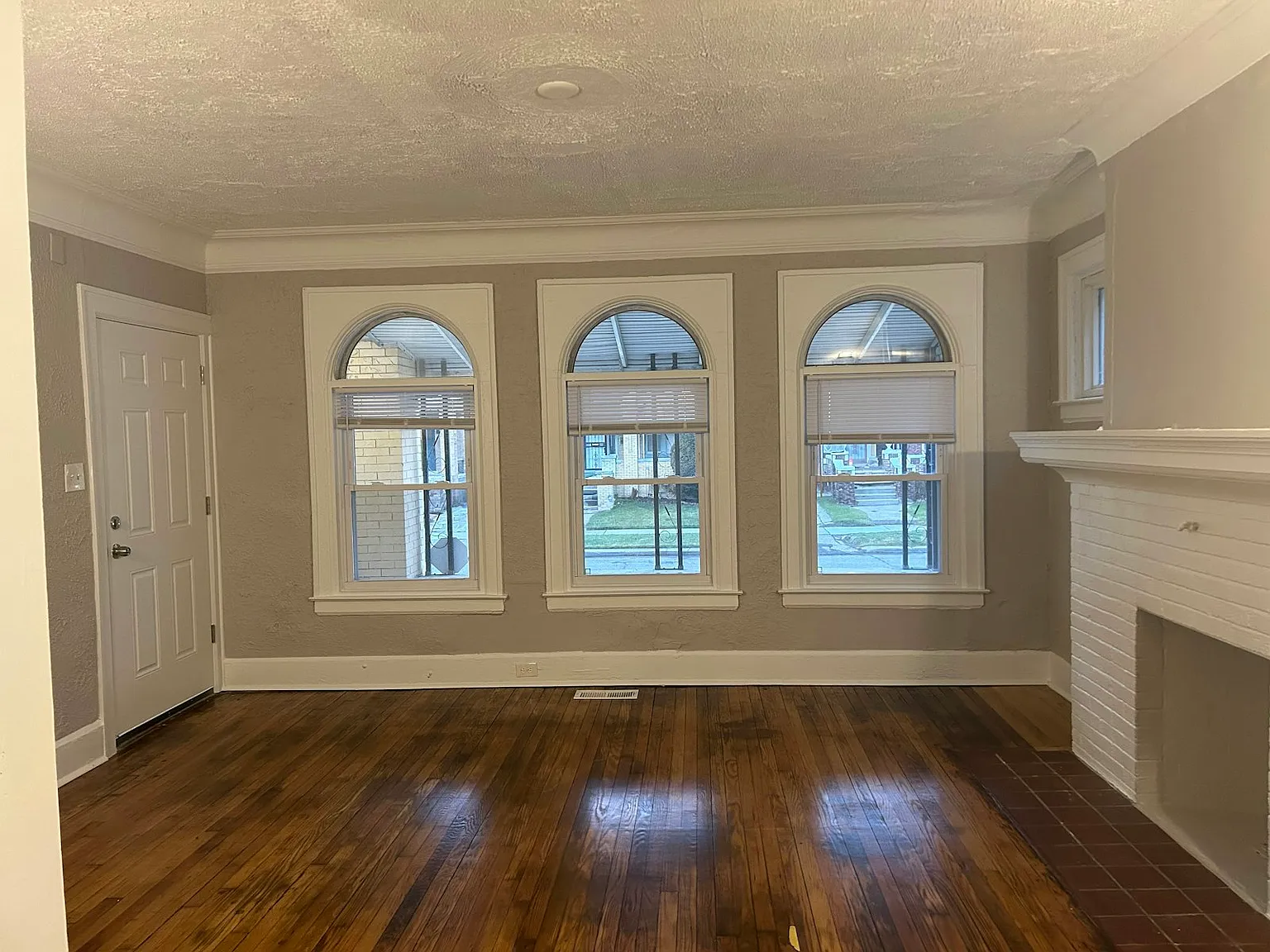 2067 Hazelwood Street — Photo 3