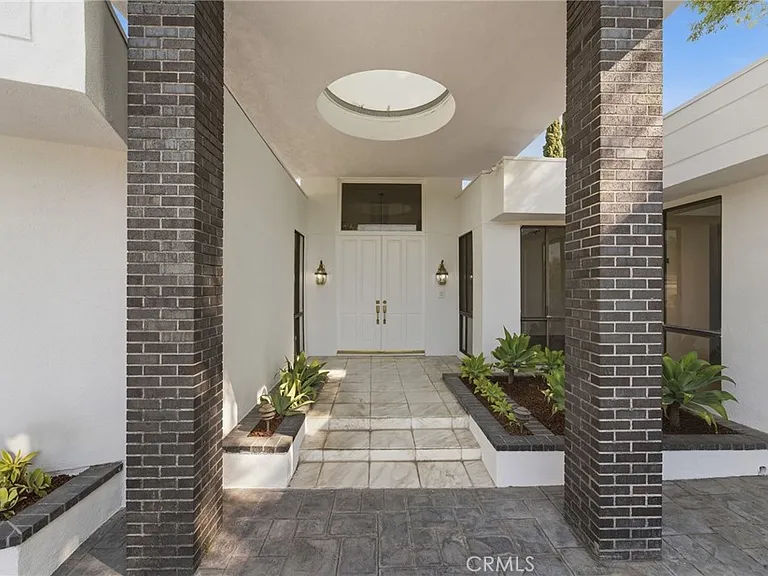 3329 Dona Rosa Studio Ctr — Photo 4