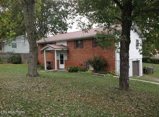 405 Smokey Mountain Dr, Maryville, TN 37801
