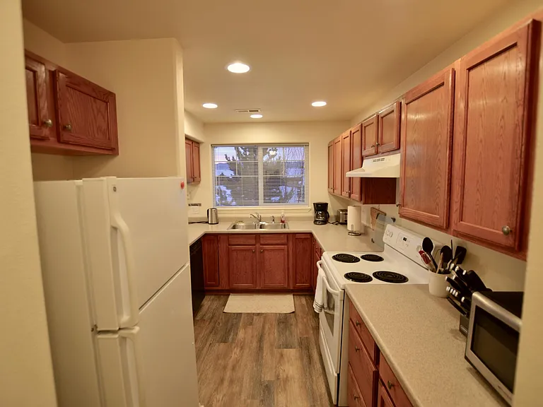 1094 Longbow Ln #F-1 — Photo 6
