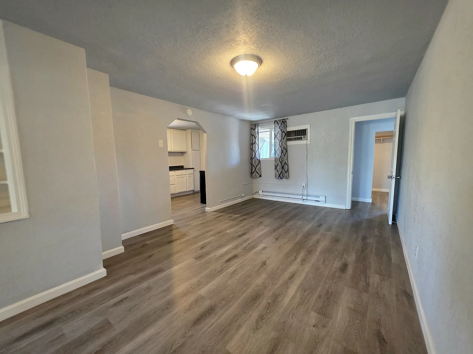 3 bed, 1000 sqft, $1,550 — Photo 3