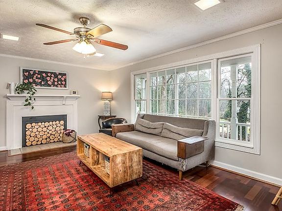 3rd image of 961 Hickory View Ct NW