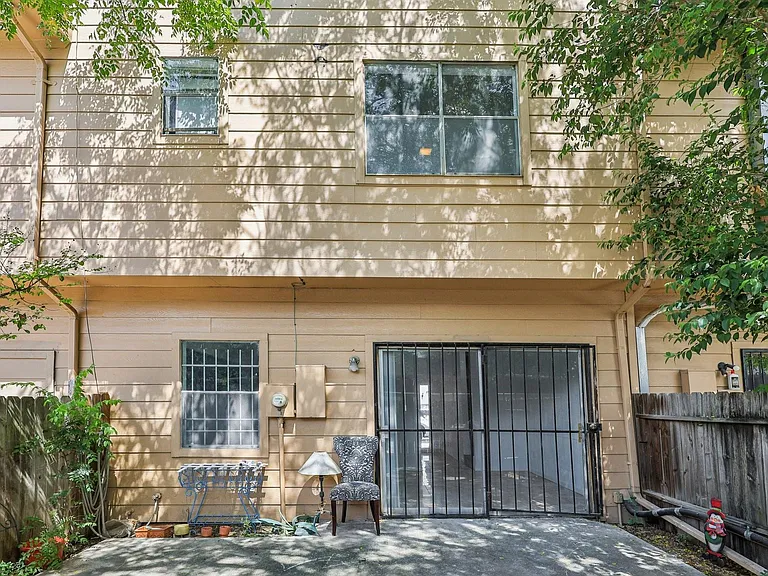 7700 Creekbend Dr #70 — Photo 19