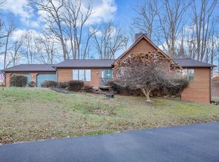 101 Willowood Dr, Vinton, VA 24179