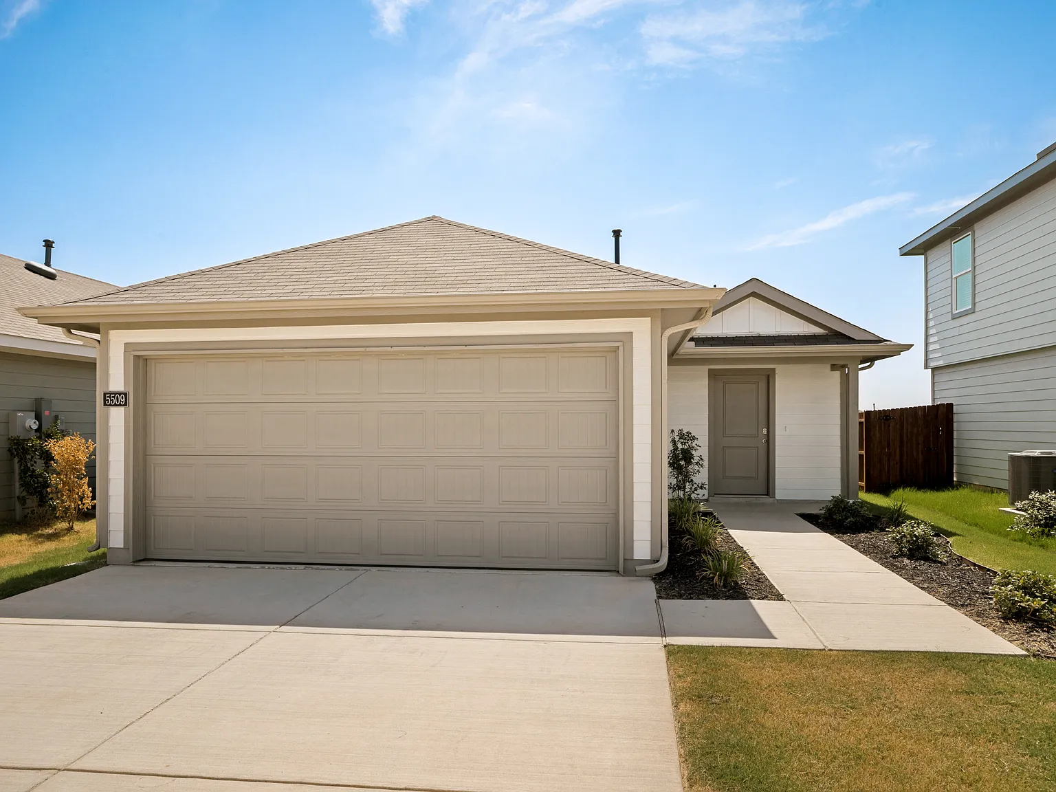 4 bed, 1570 sqft, $2,100 — Photo 2