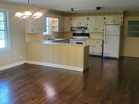 5th image of 705 Macedonia St