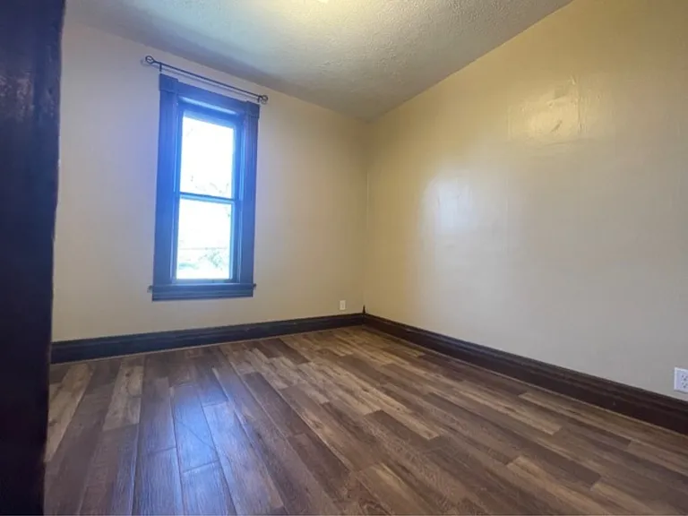 705 6th Ave #3 — Photo 9