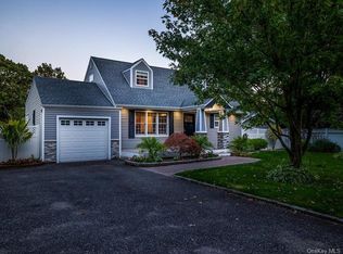 895 Sycamore Ave, Bohemia, NY 11716