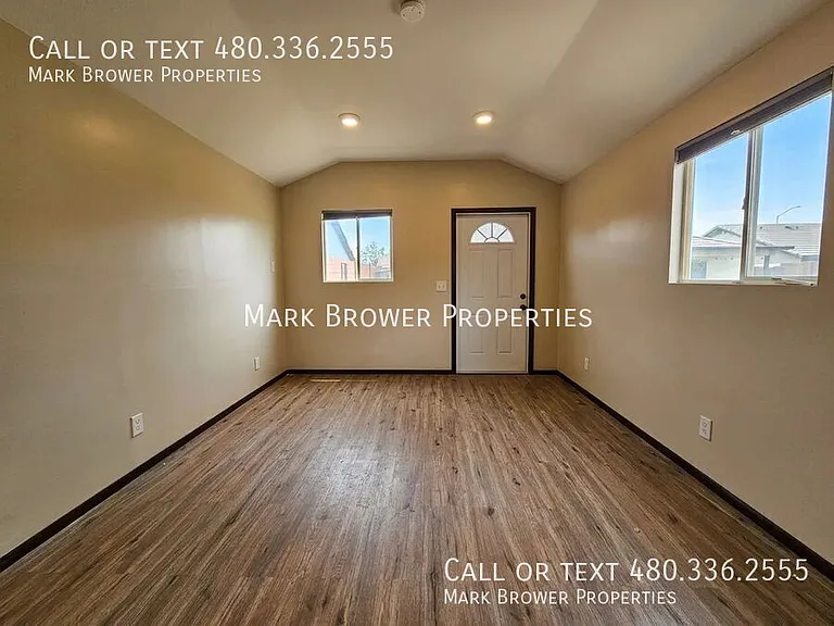 566 S Esmeralda — Photo 24