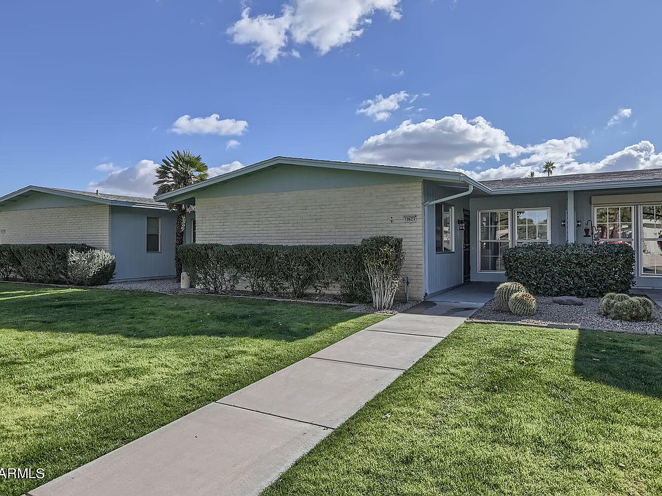 a*y様 house on the hill House On The Hill by Thomas Young