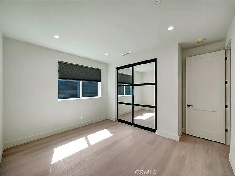 19145 Keswick St — Photo 22