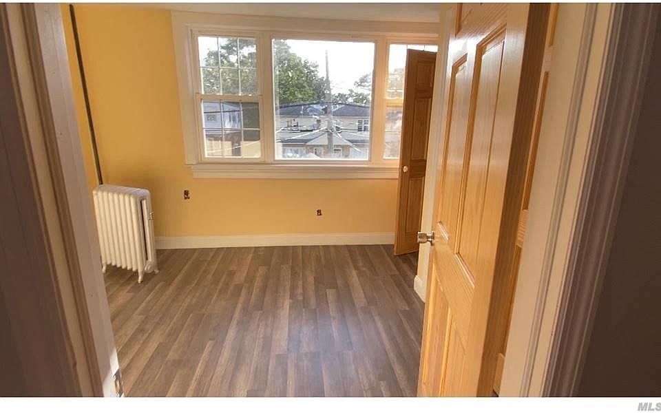 2nd image of 11043 158th St