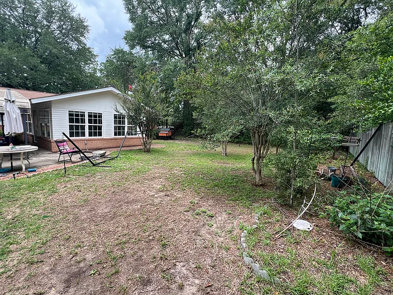 209 Faculty Blvd — Photo 3