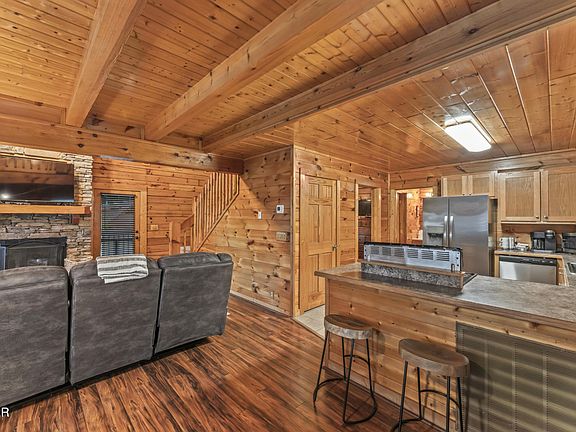5th image of 526 Blackberry Ridge Way