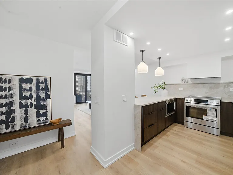 1560 N Sandburg Ter #1210J — Photo 2