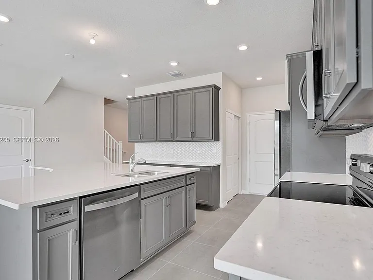 2202 S Appleton Cir S — Photo 4