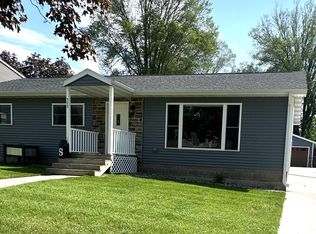 529 S 5th St, La Crescent, MN 55947