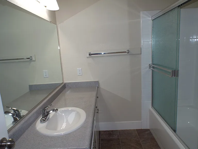 435 Maple St — Photo 13