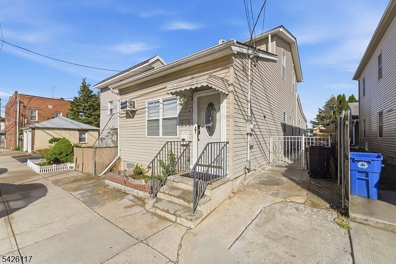 1st image of 270 Westervelt Pl