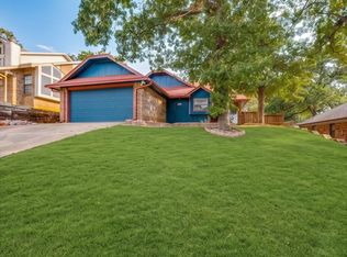 6406 Woods Edge Dr, Arlington, TX 76016