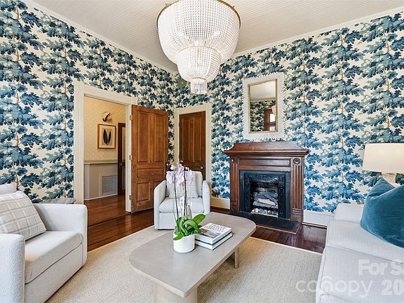 4th image of 728 Lexington Ave