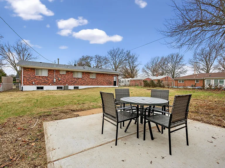 1553 Cove Ln — Photo 46