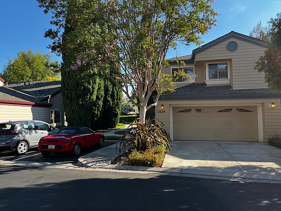 2-car driveway, plus 2-car guest parking