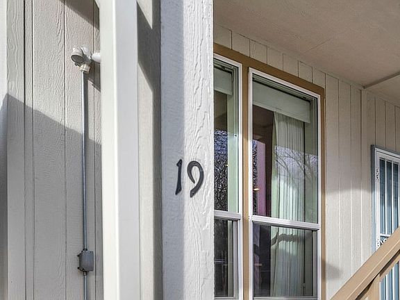 4th image of 233 Arrowhead Dr #19