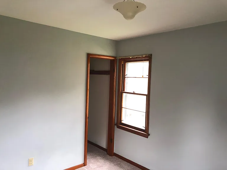 1017 E 2nd St — Photo 10