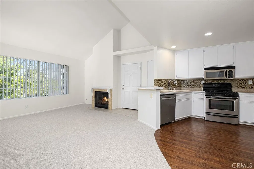 1 bed, 766 sqft, $2,850 — Photo 3