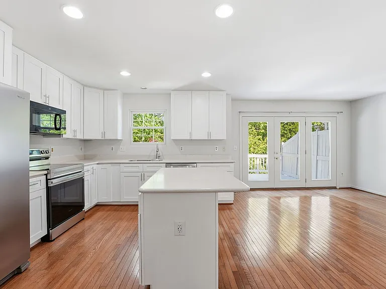 2709 Baronhurst Dr — Photo 9