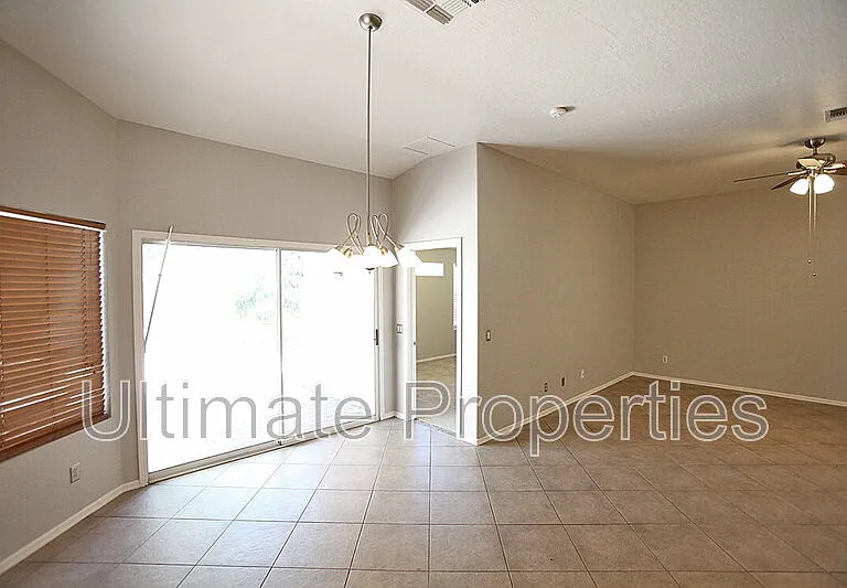 15710 N 34th St — Photo 7