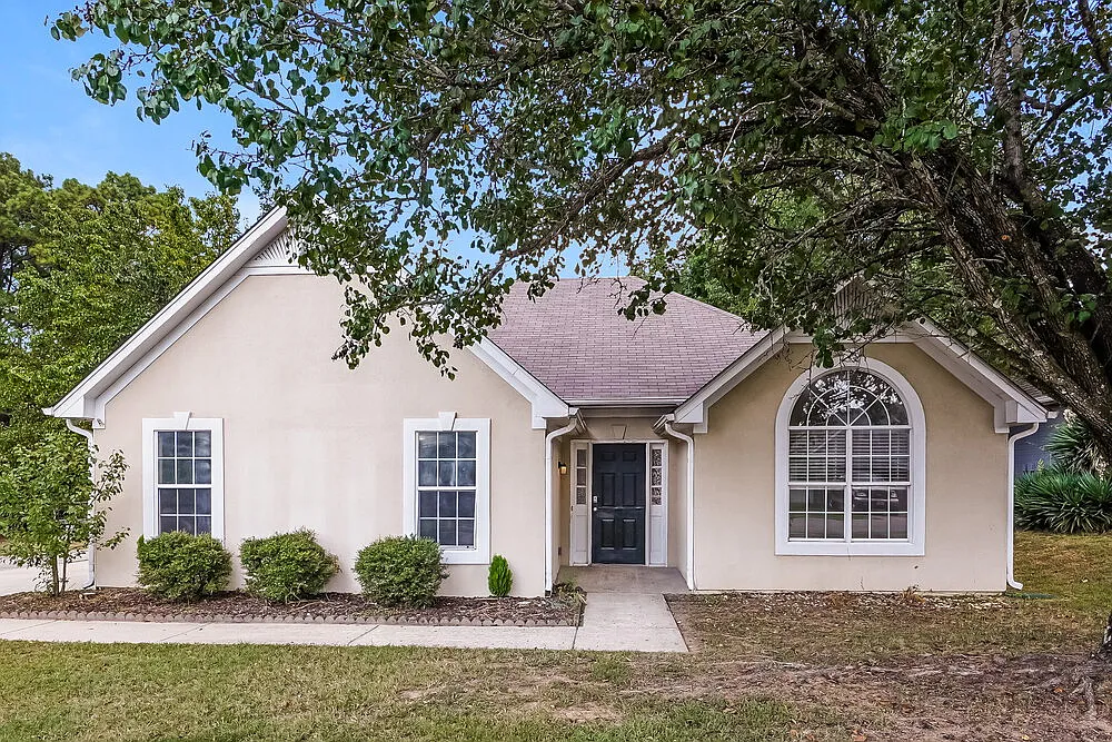 3 bed, 2.0 bath, 1472 sqft, $2,005 — Photo 1