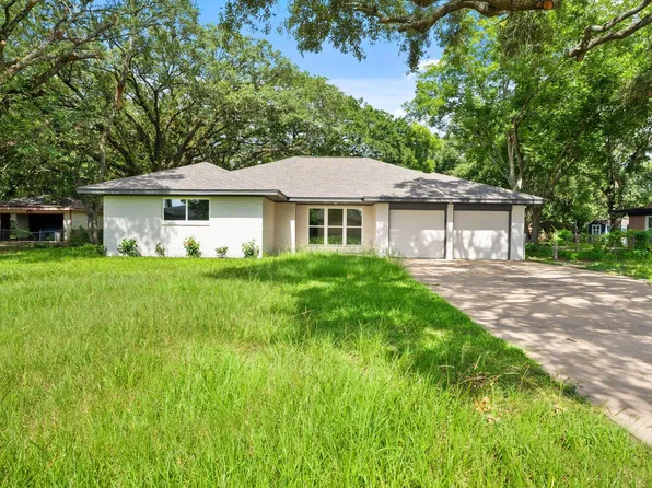 15 N Amburn Rd, Texas City, TX 77591