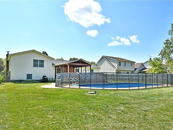 2nd image of 174 Aspen Dr NW