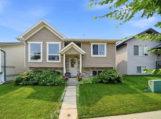59 N Wildrose Dr, Sylvan Lake, AB T4S 2L1