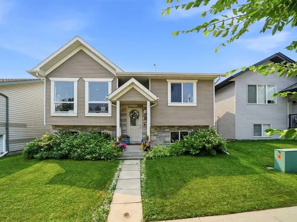 59 N Wildrose Dr, Sylvan Lake, AB T4S 2L1