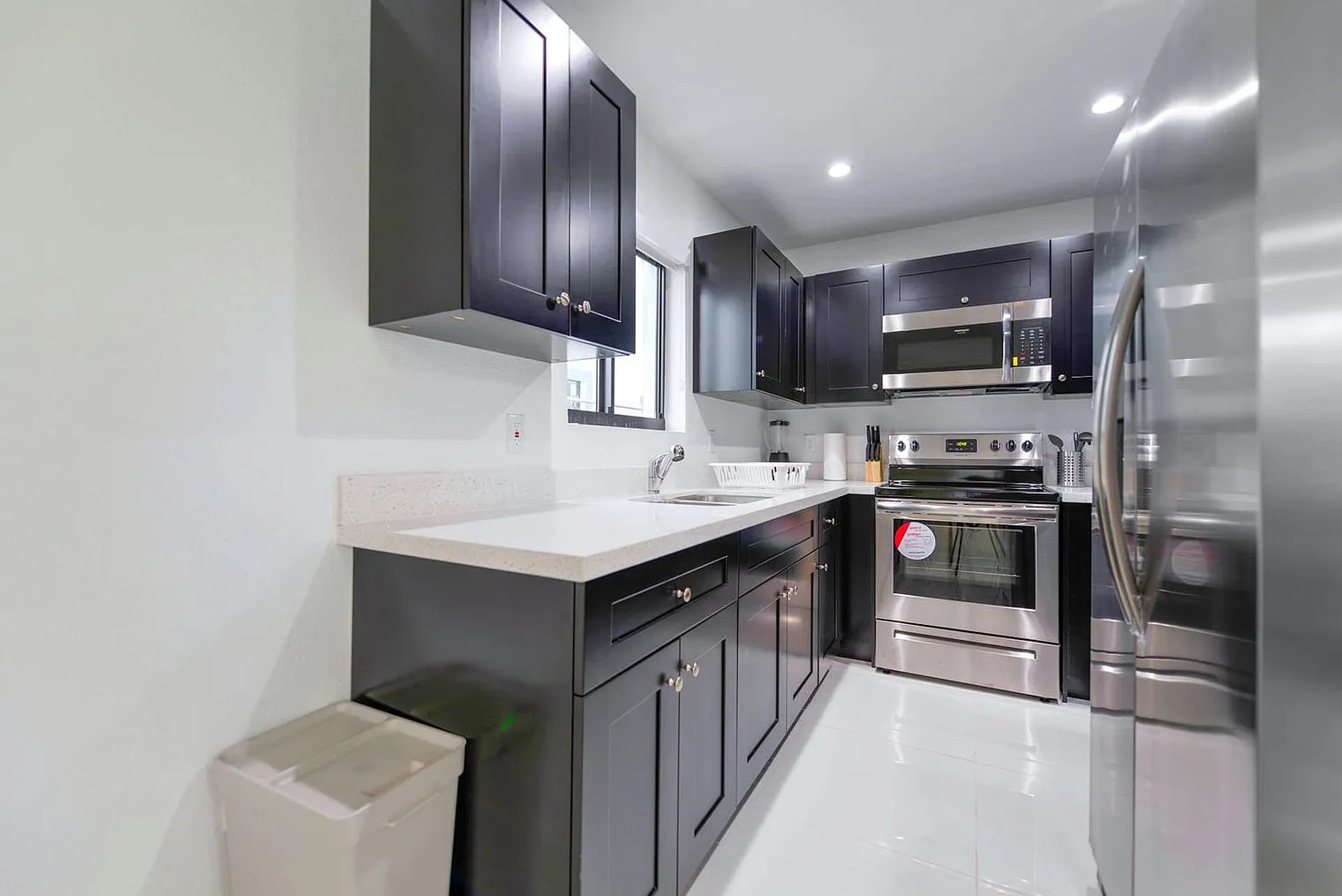 3 bed, 2.0 bath, 1184 sqft, $5,717 — Photo 4