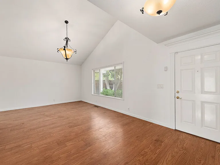 3012 Cherry Ave — Photo 4
