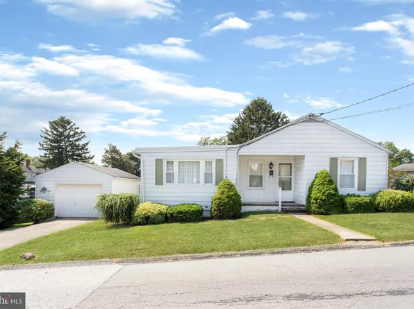 262 N Railroad Ln, Red Lion, PA 17356